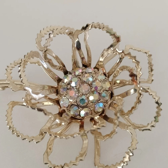 Sarah Coventry Flower Brooch Rhinestones Center Gold tone - Picture 5 of 8